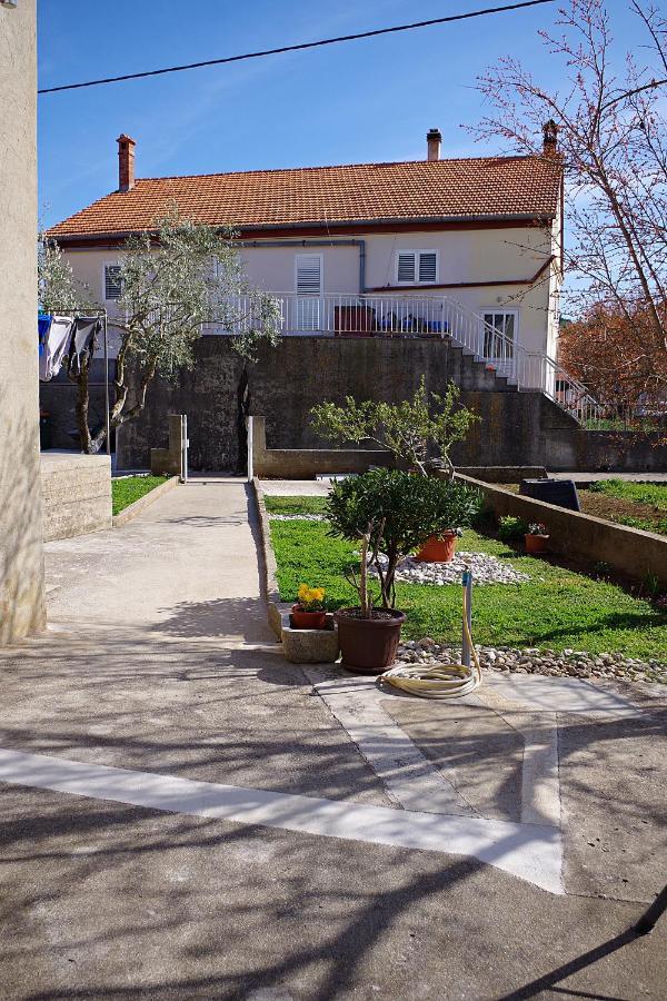 Apartment Pradini *